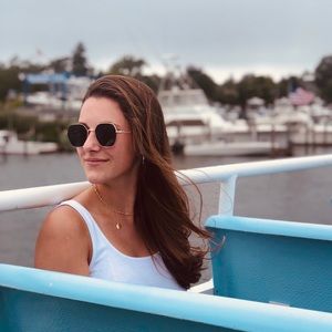 Meet your Posher, Lara